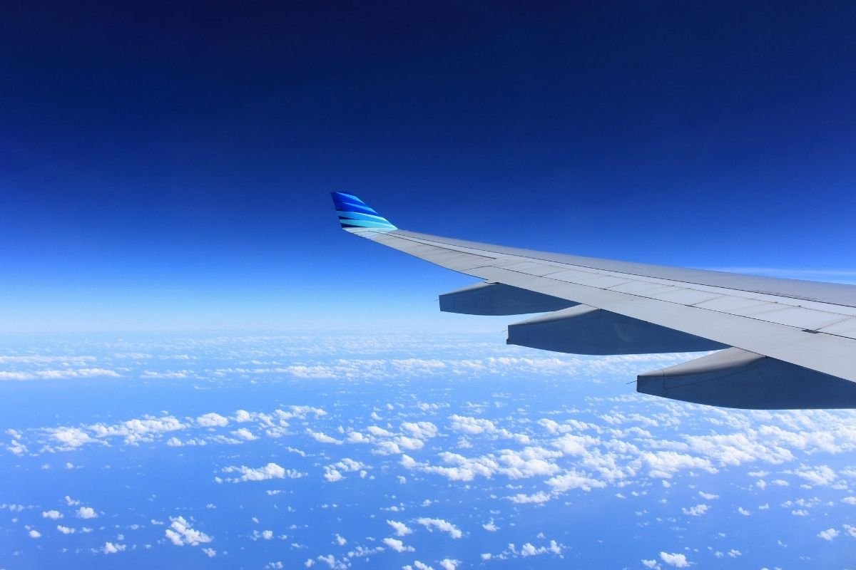 7 Genius Travel Hacks for Long Flights to Make Your Journey Comfortable 7 Genius Travel Hacks for Long Flights to Make Your Journey Comfortable
