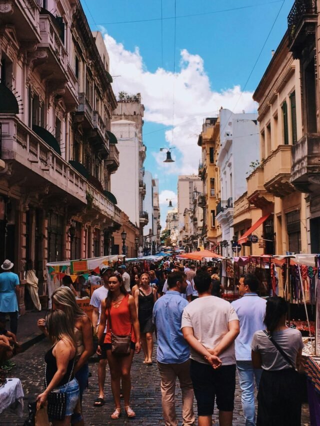 Stay Alert: 5 Common Tourist Scams to Avoid