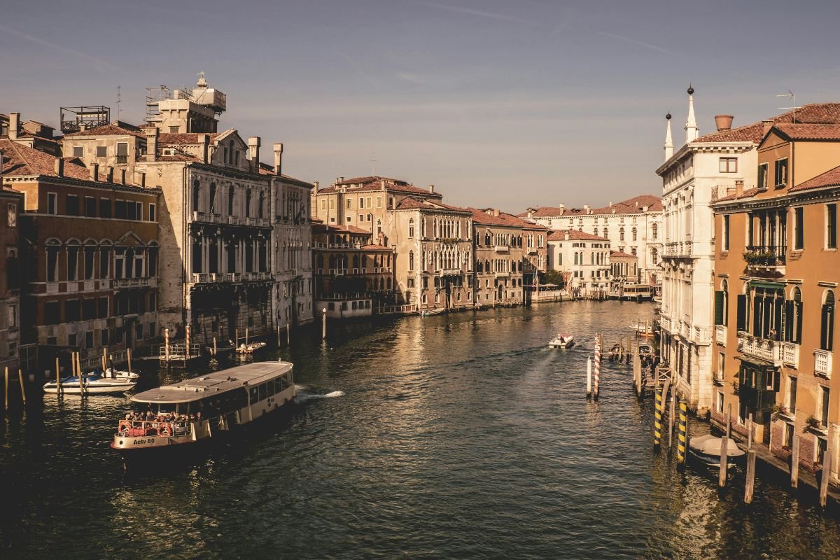 Top 9 Amazing Places for Pre Wedding Shoot