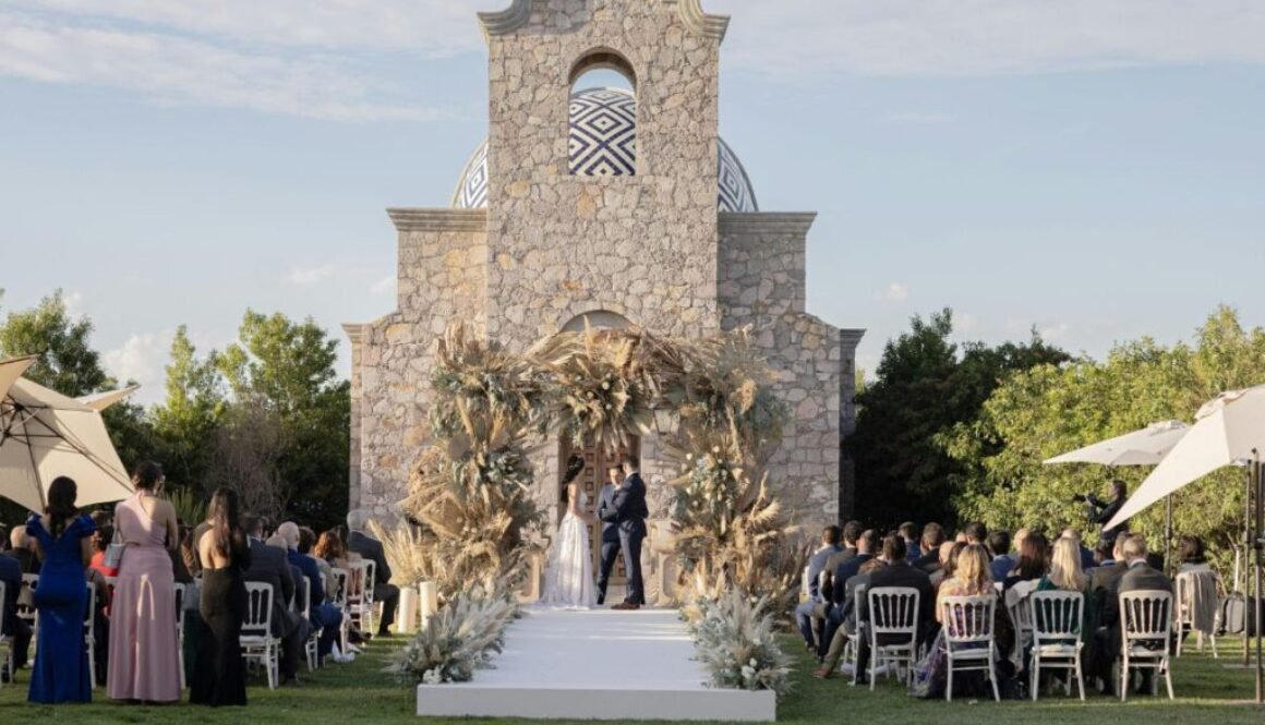 8 Dreamy Cities Near America for Wedding Bliss