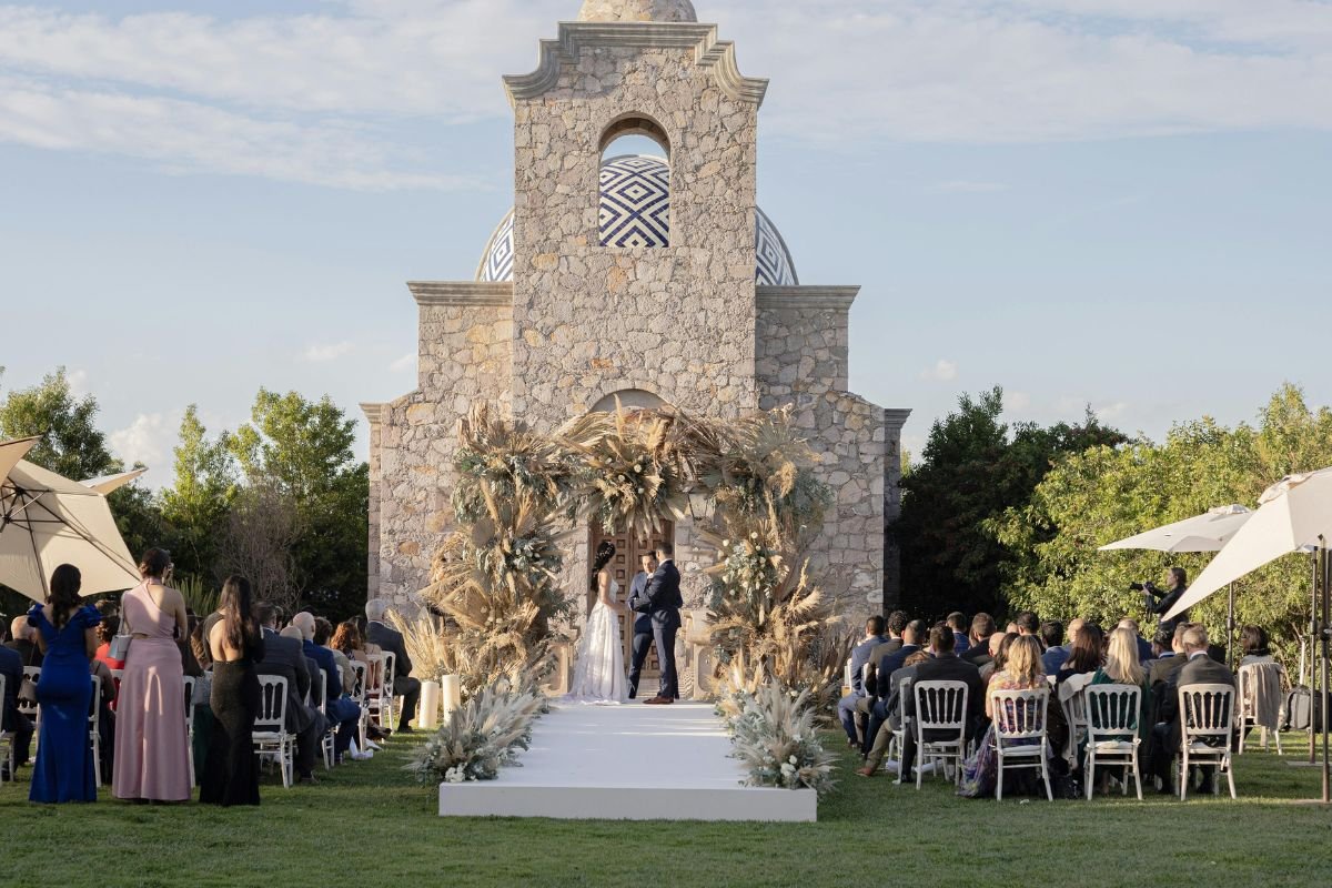 8 Dreamy Cities Near America for Wedding Bliss
