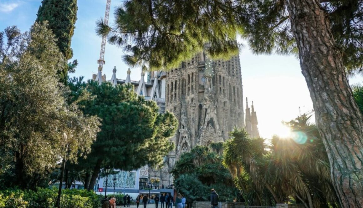 8 Essential Tips Before Traveling to Spain